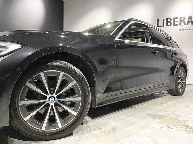 ＢＭＷ ３２０ｄ xDrive ツーリング 道央・札幌 2020(令2)年 5.2万km サファイアブラックP ハイラインパッケージ/・電動調整式ランバーサポート(D/N)/・ヴァーネスカレザーシート(ベージュ)/・ルーフレール(サテンアルミニウム)/プラスパッケージ/・アンビエントライト/・LEDフォグランプ/・ハイグロスブラックインテリアトリム/アダプティブLEDヘッドライト/ハイビームアシスタント/パーキングアシスト/パノラマビュー(全周囲カメラ)/PDC/パークディスタンスコントロール/オートマチックテールゲートオペレーション/スポーツレザーステアリングホイール/電動フロントシート/運転席メモリーシート/フロントシートヒーティング/ワイヤレスチャージング/BMWライブコックピット/・12.3インチマルチディスプレイメーターパネル/・10.25インチワイドコントロールディスプレイ/ドライビングアシストプロフェッショナル/・ACC/アクティブクルーズコントロール/・ステアリング&レーンコントロールアシスト/・レーンディパーチャーウォーニング/・衝突回避被害軽減ブレーキ/・クロストラフィックウォーニング/・トラフィックサインアシスト