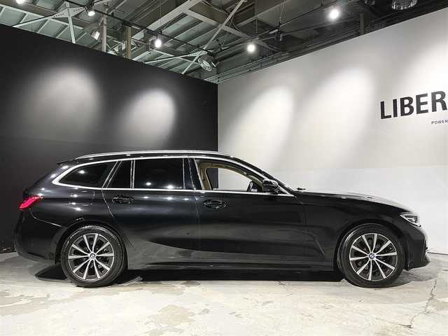 ＢＭＷ ３２０ｄ xDrive ツーリング 道央・札幌 2020(令2)年 5.2万km サファイアブラックP ハイラインパッケージ/・電動調整式ランバーサポート(D/N)/・ヴァーネスカレザーシート(ベージュ)/・ルーフレール(サテンアルミニウム)/プラスパッケージ/・アンビエントライト/・LEDフォグランプ/・ハイグロスブラックインテリアトリム/アダプティブLEDヘッドライト/ハイビームアシスタント/パーキングアシスト/パノラマビュー(全周囲カメラ)/PDC/パークディスタンスコントロール/オートマチックテールゲートオペレーション/スポーツレザーステアリングホイール/電動フロントシート/運転席メモリーシート/フロントシートヒーティング/ワイヤレスチャージング/BMWライブコックピット/・12.3インチマルチディスプレイメーターパネル/・10.25インチワイドコントロールディスプレイ/ドライビングアシストプロフェッショナル/・ACC/アクティブクルーズコントロール/・ステアリング&レーンコントロールアシスト/・レーンディパーチャーウォーニング/・衝突回避被害軽減ブレーキ/・クロストラフィックウォーニング/・トラフィックサインアシスト