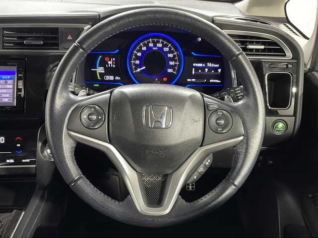 ホンダ シャトル ハイブリッド X 広島県 2016(平28)年 5.8万km ミッドナイトブルービームM 純正ナビ　/バックカメラ　/フルセグ　/レーダークルーズコントロール　/オートライト　/衝突軽減ブレーキ　/ＬＥＤヘッドランプ　/スマートキー　/ハーフレザーシート　/フォグランプ　/純正フロアマット　/横滑り防止　/ETC/純正15インチアルミキャップ（185/60/R15)/エアバック（運転席/助手席/サイド）