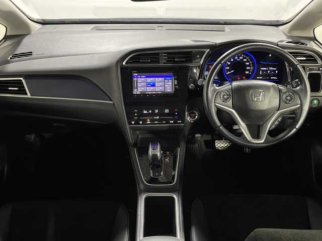 ホンダ シャトル ハイブリッド X 広島県 2016(平28)年 5.8万km ミッドナイトブルービームM 純正ナビ　/バックカメラ　/フルセグ　/レーダークルーズコントロール　/オートライト　/衝突軽減ブレーキ　/ＬＥＤヘッドランプ　/スマートキー　/ハーフレザーシート　/フォグランプ　/純正フロアマット　/横滑り防止　/ETC/純正15インチアルミキャップ（185/60/R15)/エアバック（運転席/助手席/サイド）