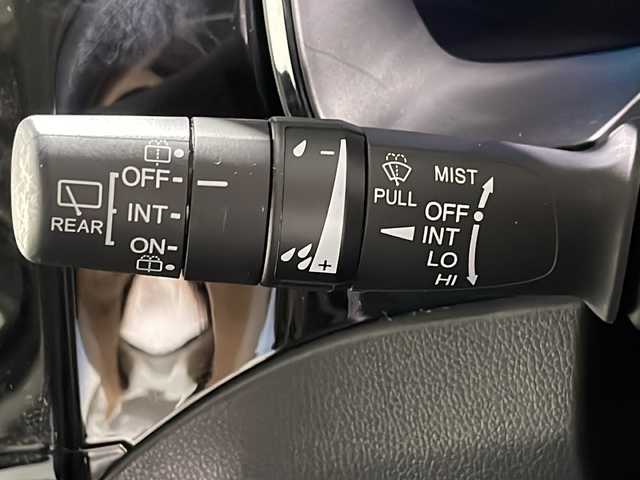 ホンダ シャトル ハイブリッド X 広島県 2016(平28)年 5.8万km ミッドナイトブルービームM 純正ナビ　/バックカメラ　/フルセグ　/レーダークルーズコントロール　/オートライト　/衝突軽減ブレーキ　/ＬＥＤヘッドランプ　/スマートキー　/ハーフレザーシート　/フォグランプ　/純正フロアマット　/横滑り防止　/ETC/純正15インチアルミキャップ（185/60/R15)/エアバック（運転席/助手席/サイド）