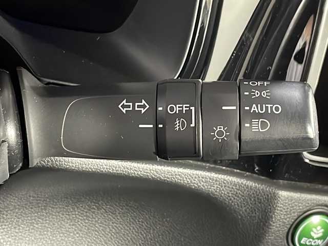 ホンダ シャトル ハイブリッド X 広島県 2016(平28)年 5.8万km ミッドナイトブルービームM 純正ナビ　/バックカメラ　/フルセグ　/レーダークルーズコントロール　/オートライト　/衝突軽減ブレーキ　/ＬＥＤヘッドランプ　/スマートキー　/ハーフレザーシート　/フォグランプ　/純正フロアマット　/横滑り防止　/ETC/純正15インチアルミキャップ（185/60/R15)/エアバック（運転席/助手席/サイド）