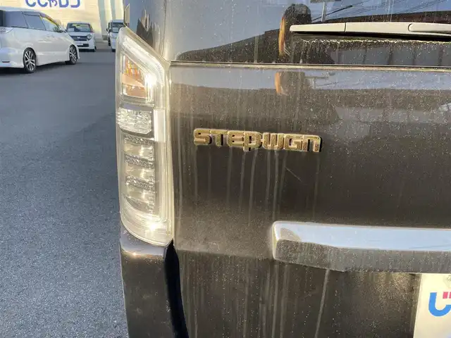 ホンダ ステップワゴン スパーダ Z クールスピリット 和歌山県 2013(平25)年 10.8万km プレミアムスパークルブラックパール (株)IDOMが運営する【じしゃロン和歌山店】の自社ローン対象車両になります。こちらは現金ご利用時の価格です。/自社ローンご希望の方は別途その旨お申付け下さい。/バックカメラ/ETC/合皮レザーシート/両側パワースライドドア/クルーズコントロール/パドルシフト/ステアリングスイッチ/電動格納ミラー/オートライト/HIDヘッドライト/三列目格納シート/純正アルミホイール