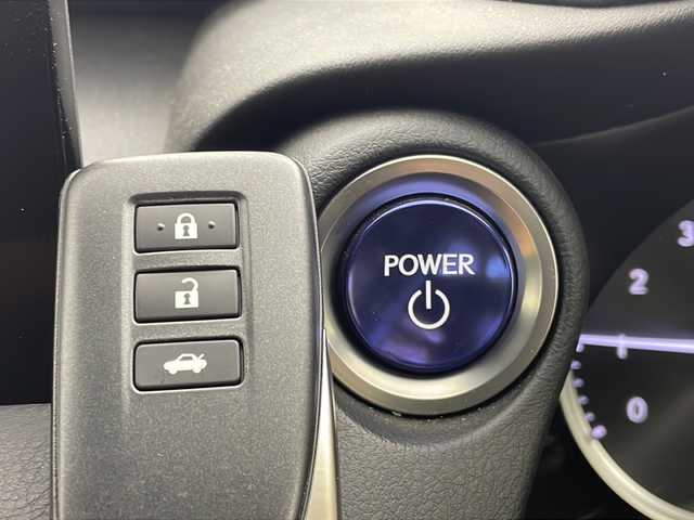 レクサス ＩＳ 300h 茨城県 2020(令2)年 1.4万km ソニッククォーツ 純正ナビ/・バックカメラ/・フルセグテレビ/・Bluetooth接続/・USB入力端子/MTモード付AT/ETC/クルーズコントロール/スマートキー/パワーシート/ドライブレコーダー/コーナーセンサー/ABS/レーンアシストキープ/横滑り防止装置/盗難防止装置/オートライト/パドルシフト/ブラインドスポットモニター/カードキー