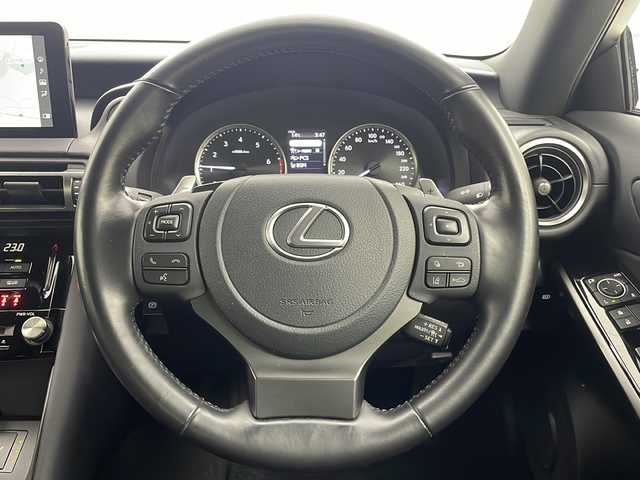 レクサス ＩＳ 300h 茨城県 2020(令2)年 1.4万km ソニッククォーツ 純正ナビ/・バックカメラ/・フルセグテレビ/・Bluetooth接続/・USB入力端子/MTモード付AT/ETC/クルーズコントロール/スマートキー/パワーシート/ドライブレコーダー/コーナーセンサー/ABS/レーンアシストキープ/横滑り防止装置/盗難防止装置/オートライト/パドルシフト/ブラインドスポットモニター/カードキー