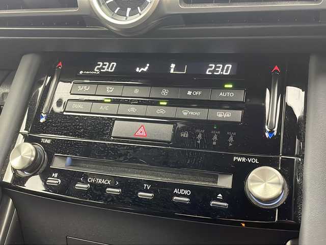 レクサス ＩＳ 300h 茨城県 2020(令2)年 1.4万km ソニッククォーツ 純正ナビ/・バックカメラ/・フルセグテレビ/・Bluetooth接続/・USB入力端子/MTモード付AT/ETC/クルーズコントロール/スマートキー/パワーシート/ドライブレコーダー/コーナーセンサー/ABS/レーンアシストキープ/横滑り防止装置/盗難防止装置/オートライト/パドルシフト/ブラインドスポットモニター/カードキー