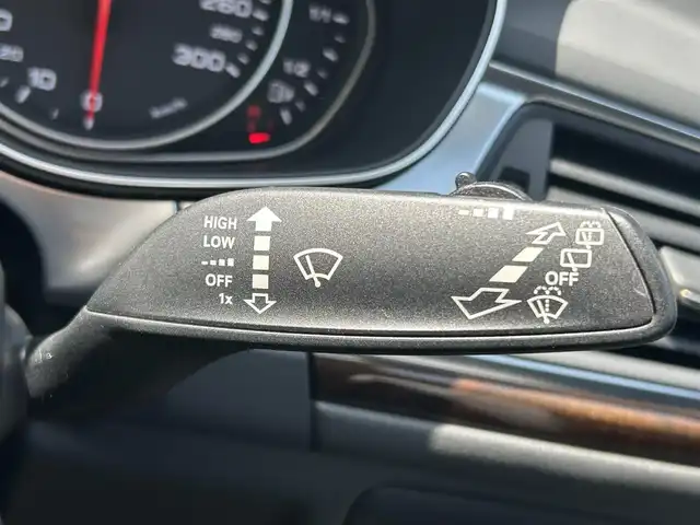 アウディ Ａ６ アバント 2．0 TFSI クワトロ 福岡県 2018(平30)年 3万km グレイシアホワイトメタリック アダプティブクルーズコントロール/レーンキープアシスト/Audiサイドアシスト/Audiプレセンス/マトリクスLED/BOSE/黒革シート/前席シートヒーター/純正ナビ/フルセグTV/Bluetooth/バックカメラ/パワーバックドア/オートハイビーム/ステアリングスイッチ/前後コーナーセンサー/純正18インチアルミホイール/ETC