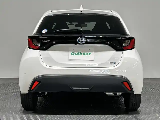 トヨタ ヤリス ハイブリッド X 愛媛県 2022(令4)年 1.9万km スーパーホワイトⅡ ・ナビ（ＢＴ・ａｐｐｌｅ　ｃａｒｐｌａｙ・ａｎｄｒｏｉｄ　ａｕｔｏ）/・バックカメラ　/・１００Ｖ充電　/・衝突軽減ブレーキ　　/・ＥＴＣ　/・前方ドラレコ　/・前後コーナーセンサー　/・オートマチックハイビーム
