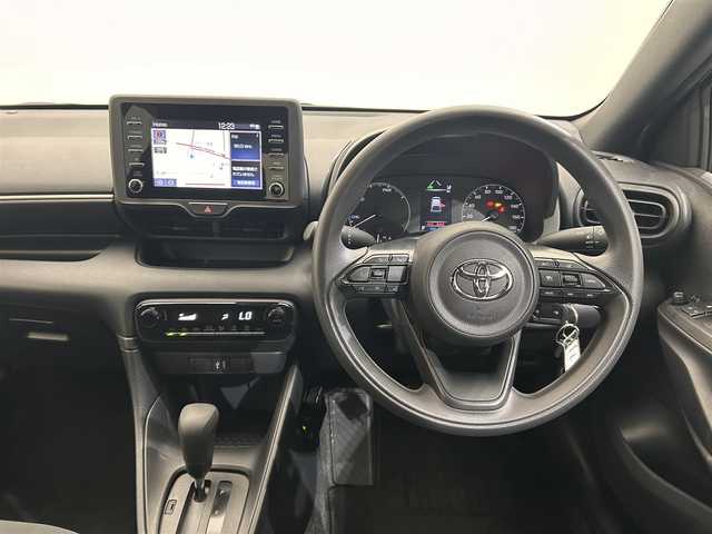 トヨタ ヤリス ハイブリッド X 愛媛県 2022(令4)年 1.9万km スーパーホワイトⅡ ・ナビ（ＢＴ・ａｐｐｌｅ　ｃａｒｐｌａｙ・ａｎｄｒｏｉｄ　ａｕｔｏ）/・バックカメラ　/・１００Ｖ充電　/・衝突軽減ブレーキ　　/・ＥＴＣ　/・前方ドラレコ　/・前後コーナーセンサー　/・オートマチックハイビーム