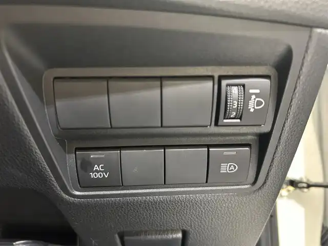 トヨタ ヤリス ハイブリッド X 愛媛県 2022(令4)年 1.9万km スーパーホワイトⅡ ・ナビ（ＢＴ・ａｐｐｌｅ　ｃａｒｐｌａｙ・ａｎｄｒｏｉｄ　ａｕｔｏ）/・バックカメラ　/・１００Ｖ充電　/・衝突軽減ブレーキ　　/・ＥＴＣ　/・前方ドラレコ　/・前後コーナーセンサー　/・オートマチックハイビーム