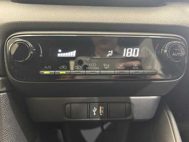 トヨタ ヤリス ハイブリッド X 愛媛県 2022(令4)年 1.9万km スーパーホワイトⅡ ・ナビ（ＢＴ・ａｐｐｌｅ　ｃａｒｐｌａｙ・ａｎｄｒｏｉｄ　ａｕｔｏ）/・バックカメラ　/・１００Ｖ充電　/・衝突軽減ブレーキ　　/・ＥＴＣ　/・前方ドラレコ　/・前後コーナーセンサー　/・オートマチックハイビーム