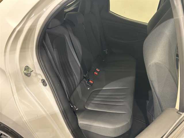トヨタ ヤリス ハイブリッド X 愛媛県 2022(令4)年 1.9万km スーパーホワイトⅡ ・ナビ（ＢＴ・ａｐｐｌｅ　ｃａｒｐｌａｙ・ａｎｄｒｏｉｄ　ａｕｔｏ）/・バックカメラ　/・１００Ｖ充電　/・衝突軽減ブレーキ　　/・ＥＴＣ　/・前方ドラレコ　/・前後コーナーセンサー　/・オートマチックハイビーム