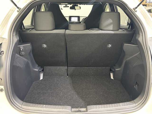 トヨタ ヤリス ハイブリッド X 愛媛県 2022(令4)年 1.9万km スーパーホワイトⅡ ・ナビ（ＢＴ・ａｐｐｌｅ　ｃａｒｐｌａｙ・ａｎｄｒｏｉｄ　ａｕｔｏ）/・バックカメラ　/・１００Ｖ充電　/・衝突軽減ブレーキ　　/・ＥＴＣ　/・前方ドラレコ　/・前後コーナーセンサー　/・オートマチックハイビーム