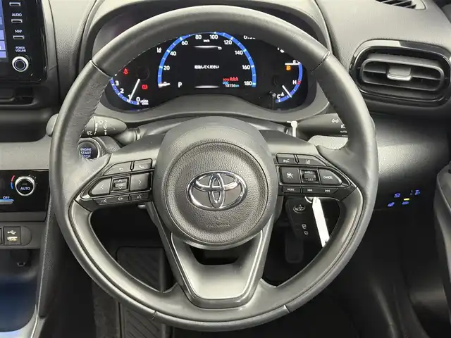 トヨタ ヤリスクロス Z 茨城県 2022(令4)年 1.9万km ブラックマイカ トヨタセーフティセンス/　　・プリクラッシュセーフティ/　　・レーントレーシングアシスト/　　・レーンディバーチャーアラート/　　・レーダークルーズコントロール/　　・オートマチックハイビーム/　　・ロードサインアシスト/パーキングセンサーシステム/純正8インチディスプレイオーディオ/　　・Bluetooth対応/パノラミックビューモニター/ビルトインETC/ステアリングヒーター/ハーフレザーシート/シートヒーター/純正18インチアルミホイール/純正LEDヘッドライト