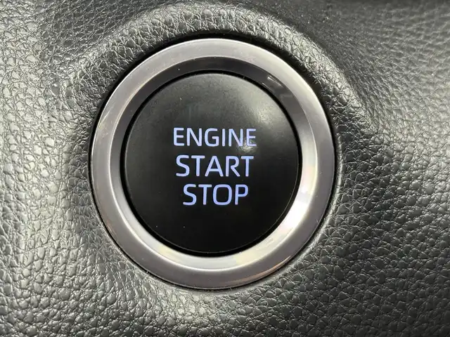 トヨタ ヤリスクロス Z 茨城県 2022(令4)年 1.9万km ブラックマイカ トヨタセーフティセンス/　　・プリクラッシュセーフティ/　　・レーントレーシングアシスト/　　・レーンディバーチャーアラート/　　・レーダークルーズコントロール/　　・オートマチックハイビーム/　　・ロードサインアシスト/パーキングセンサーシステム/純正8インチディスプレイオーディオ/　　・Bluetooth対応/パノラミックビューモニター/ビルトインETC/ステアリングヒーター/ハーフレザーシート/シートヒーター/純正18インチアルミホイール/純正LEDヘッドライト