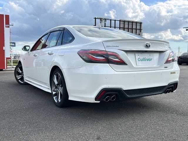 トヨタ クラウン ハイブリッド RS アドバンス 佐賀県 2018(平30)年 9.7万km ホワイトパールクリスタルシャイン 純正ダブルディスプレイナビゲーション/・フルセグTV/CD/DVD/SD/USB/Bluetooth/バックカメラ/前方ドライブレコーダー/ビルトインETC/ヘッドアップディスプレイ/リバース連動ドアミラー/100V電源/電子パーキングブレーキ/・AUTO HOLD機能/ハーフレザーシート/DN席パワーシート(D席メモリー機能付)/DN席シートヒーター/ISOFIX対応/革巻きステアリング/ステアリングヒーター/ステアリングリモコン/純正18インチアルミホイール/純正三眼LEDヘッドライト/・オートマチックハイビーム/純正LEDフォグランプ/純正フロアマット/純正ドアバイザ―/スペアキー１本/トヨタセーフティセンス/・レーダークルーズコントロール/・レーンディパーチャーアラート/・プリクラッシュセーフティ/・ブラインドスポットモニター/・リヤクロストラフィックアラート/・クリアランスソナー/・ロードサインアシスト