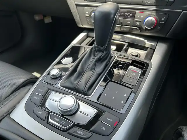 アウディ Ａ６ アバント 2．0 TFSI クワトロ 福岡県 2017(平29)年 5.2万km ミトスブラックメタリック アダプティブクルーズコントロール/レーンキープアシスト/ブラインドスポットモニター/マトリクスLED/黒革シート/前席シートヒーター/前席パワーシート/純正ナビ/フルセグTV/Bluetooth/バックカメラ/パワーバックドア　/ステアリングスイッチ/前後コーナーセンサー/社外19インチアルミホイール/ETC