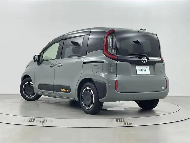 トヨタ シエンタ ハイブリッド Z 埼玉県 2023(令5)年 0.5万km アーバンカーキ ・純正10.5インチディスプレイオーディオ/・コネクティッドナビ対応/（フルセグTV/USB入力/AM/FM/ミラキャスト）/・バックカメラ/・両側ハンズフリーパワースライドドア /・純正前後ドライブレコーダー/・トヨタセーフティセンス/・レーダークルーズコントロール/・レーントレーシングアシスト/・アダプティブハイビーム/・天井サーキュレーター/・後席サンシェード/・後席USB充電端子/・ビルトインETC2.0