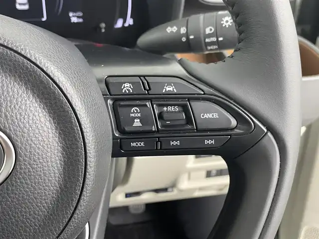 トヨタ シエンタ ハイブリッド Z 埼玉県 2023(令5)年 0.5万km アーバンカーキ ・純正10.5インチディスプレイオーディオ/・コネクティッドナビ対応/（フルセグTV/USB入力/AM/FM/ミラキャスト）/・バックカメラ/・両側ハンズフリーパワースライドドア /・純正前後ドライブレコーダー/・トヨタセーフティセンス/・レーダークルーズコントロール/・レーントレーシングアシスト/・アダプティブハイビーム/・天井サーキュレーター/・後席サンシェード/・後席USB充電端子/・ビルトインETC2.0