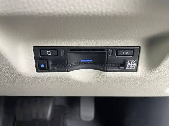 トヨタ シエンタ ハイブリッド Z 埼玉県 2023(令5)年 0.5万km アーバンカーキ ・純正10.5インチディスプレイオーディオ/・コネクティッドナビ対応/（フルセグTV/USB入力/AM/FM/ミラキャスト）/・バックカメラ/・両側ハンズフリーパワースライドドア /・純正前後ドライブレコーダー/・トヨタセーフティセンス/・レーダークルーズコントロール/・レーントレーシングアシスト/・アダプティブハイビーム/・天井サーキュレーター/・後席サンシェード/・後席USB充電端子/・ビルトインETC2.0