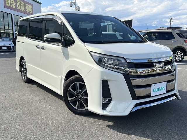 トヨタ ノア Si ダブルバイビー 長野県 2018(平30)年 5.7万km ラグジュアリーホワイトパールクリスタルシャインガラスフレーク トヨタセーフティセンス/純正9インチナビ（NSZT-Y66T）/FM・AM・DVD・CD・フルセグテレビ/Bluetooth Audio/バックカメラ/純正16インチアルミホイール/両側パワースライドドア/クルーズコントロール/ハーフレザーシート/革巻きステアリング/LEDヘッドライト/オートハイビーム/オートライト/ドアバイザー/純正フロアマット/プッシュスタート/スマートキー/スペアキー/ETC2.0