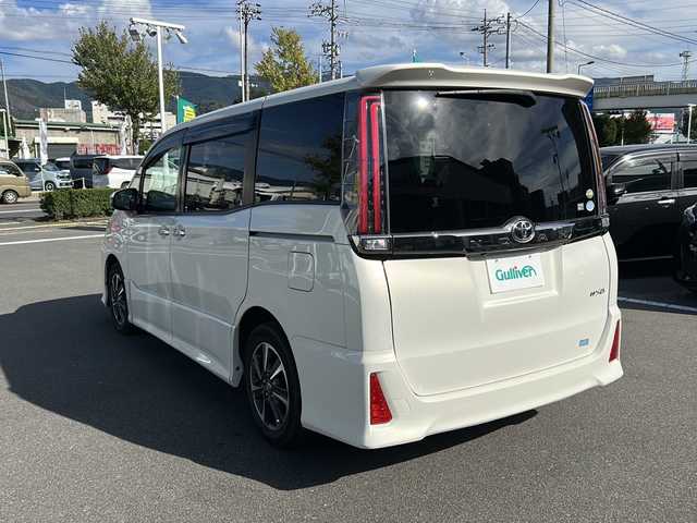 トヨタ ノア Si ダブルバイビー 長野県 2018(平30)年 5.7万km ラグジュアリーホワイトパールクリスタルシャインガラスフレーク トヨタセーフティセンス/純正9インチナビ（NSZT-Y66T）/FM・AM・DVD・CD・フルセグテレビ/Bluetooth Audio/バックカメラ/純正16インチアルミホイール/両側パワースライドドア/クルーズコントロール/ハーフレザーシート/革巻きステアリング/LEDヘッドライト/オートハイビーム/オートライト/ドアバイザー/純正フロアマット/プッシュスタート/スマートキー/スペアキー/ETC2.0