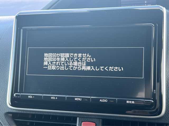 トヨタ ノア Si ダブルバイビー 長野県 2018(平30)年 5.7万km ラグジュアリーホワイトパールクリスタルシャインガラスフレーク トヨタセーフティセンス/純正9インチナビ（NSZT-Y66T）/FM・AM・DVD・CD・フルセグテレビ/Bluetooth Audio/バックカメラ/純正16インチアルミホイール/両側パワースライドドア/クルーズコントロール/ハーフレザーシート/革巻きステアリング/LEDヘッドライト/オートハイビーム/オートライト/ドアバイザー/純正フロアマット/プッシュスタート/スマートキー/スペアキー/ETC2.0
