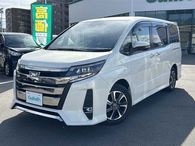 トヨタ ノア Si ダブルバイビー 長野県 2018(平30)年 5.7万km ラグジュアリーホワイトパールクリスタルシャインガラスフレーク トヨタセーフティセンス/純正9インチナビ（NSZT-Y66T）/FM・AM・DVD・CD・フルセグテレビ/Bluetooth Audio/バックカメラ/純正16インチアルミホイール/両側パワースライドドア/クルーズコントロール/ハーフレザーシート/革巻きステアリング/LEDヘッドライト/オートハイビーム/オートライト/ドアバイザー/純正フロアマット/プッシュスタート/スマートキー/スペアキー/ETC2.0