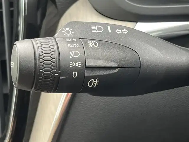 ボルボ ＸＣ６０ D4 AWD インスクリプション 静岡県 2020(令2)年 4.9万km 黒 パノラマサンルーフ /茶革シート/ヘッドアップディスプレイ/BLIS/純正ナビ/(AppleCarPlay/Bluetooth/iPad/フルセグ)/360°カメラ/アダブティブクルーズコントロール/レーンキープアシスト/メモリー付パワーシート/全席シートヒーター/ETC/ドライブレコーダー/保証書/取扱説明書