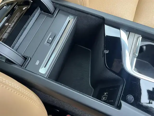 ボルボ ＸＣ６０ D4 AWD インスクリプション 静岡県 2020(令2)年 4.9万km 黒 パノラマサンルーフ /茶革シート/ヘッドアップディスプレイ/BLIS/純正ナビ/(AppleCarPlay/Bluetooth/iPad/フルセグ)/360°カメラ/アダブティブクルーズコントロール/レーンキープアシスト/メモリー付パワーシート/全席シートヒーター/ETC/ドライブレコーダー/保証書/取扱説明書