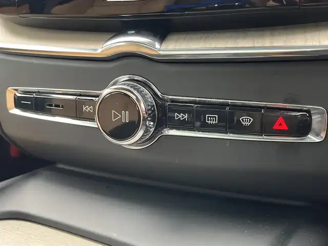 ボルボ ＸＣ６０ D4 AWD インスクリプション 静岡県 2020(令2)年 4.9万km 黒 パノラマサンルーフ /茶革シート/ヘッドアップディスプレイ/BLIS/純正ナビ/(AppleCarPlay/Bluetooth/iPad/フルセグ)/360°カメラ/アダブティブクルーズコントロール/レーンキープアシスト/メモリー付パワーシート/全席シートヒーター/ETC/ドライブレコーダー/保証書/取扱説明書