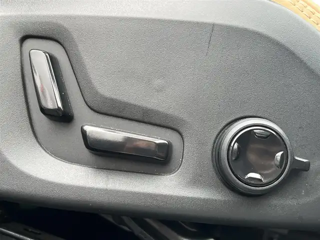 ボルボ ＸＣ６０ D4 AWD インスクリプション 静岡県 2020(令2)年 4.9万km 黒 パノラマサンルーフ /茶革シート/ヘッドアップディスプレイ/BLIS/純正ナビ/(AppleCarPlay/Bluetooth/iPad/フルセグ)/360°カメラ/アダブティブクルーズコントロール/レーンキープアシスト/メモリー付パワーシート/全席シートヒーター/ETC/ドライブレコーダー/保証書/取扱説明書