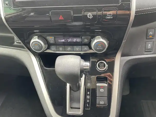 日産 セレナ ハイウェイスター 福岡県 2018(平30)年 9万km ブリリアントホワイトパール 360°セーフティサポート/バックカメラ/アラウンドビューカメラ/コーナーセンサー/クルコン/BT/後席用モニター/CD/フルセグTV/ナビ/純正フロアマット/純正アルミホイール/プッシュスタート/スマートキー/スペアキー/両側パワースライド/オートブレーキホールド