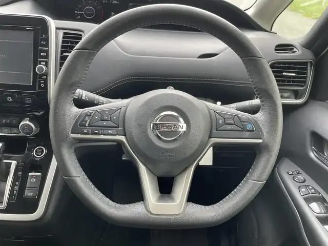 日産 セレナ ハイウェイスター 福岡県 2018(平30)年 9万km ブリリアントホワイトパール 360°セーフティサポート/バックカメラ/アラウンドビューカメラ/コーナーセンサー/クルコン/BT/後席用モニター/CD/フルセグTV/ナビ/純正フロアマット/純正アルミホイール/プッシュスタート/スマートキー/スペアキー/両側パワースライド/オートブレーキホールド
