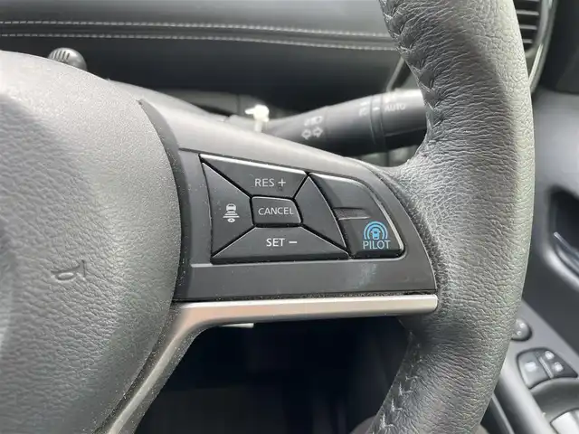日産 セレナ ハイウェイスター 福岡県 2018(平30)年 9万km ブリリアントホワイトパール 360°セーフティサポート/バックカメラ/アラウンドビューカメラ/コーナーセンサー/クルコン/BT/後席用モニター/CD/フルセグTV/ナビ/純正フロアマット/純正アルミホイール/プッシュスタート/スマートキー/スペアキー/両側パワースライド/オートブレーキホールド