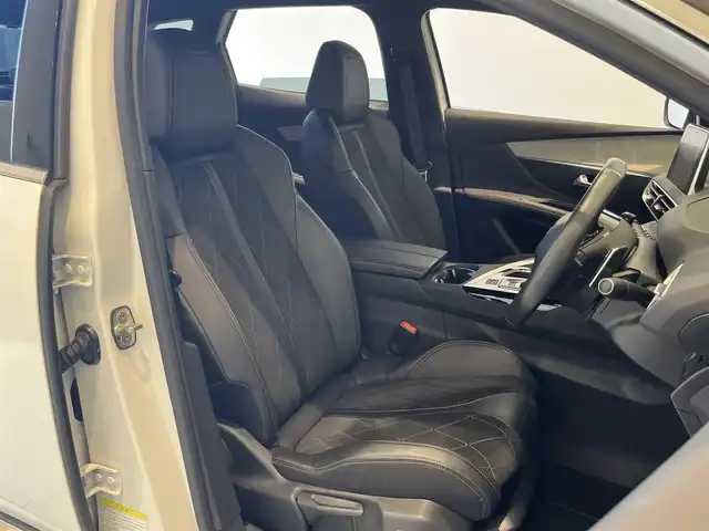 プジョー ３００８ GT ブルー HDi 岐阜県 2018(平30)年 3.2万km パール 8インチタッチスクリーン/　FM・AMラジオ/　USB/　Bluetooth/アクティブセーフティブレーキ/ブレーキアシスト/ワイドバックアイカメラ/レーンキープアシスト/アクティブクルーズコントロール/フルLEDヘッドライト/インテリジェントハイビーム/ルーフレール/デジタルヘッドアップインストルメントパネル/6エアバッグ　フロント　フロント　サイド　カーテン/アンチロックブレーキシステム/エレクトロニックスタビリティコントロール