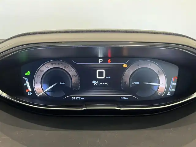 プジョー ３００８ GT ブルー HDi 岐阜県 2018(平30)年 3.2万km パール 8インチタッチスクリーン/　FM・AMラジオ/　USB/　Bluetooth/アクティブセーフティブレーキ/ブレーキアシスト/ワイドバックアイカメラ/レーンキープアシスト/アクティブクルーズコントロール/フルLEDヘッドライト/インテリジェントハイビーム/ルーフレール/デジタルヘッドアップインストルメントパネル/6エアバッグ　フロント　フロント　サイド　カーテン/アンチロックブレーキシステム/エレクトロニックスタビリティコントロール