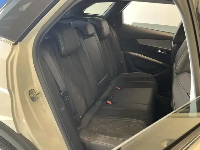 プジョー ３００８ GT ブルー HDi 岐阜県 2018(平30)年 3.2万km パール 8インチタッチスクリーン/　FM・AMラジオ/　USB/　Bluetooth/アクティブセーフティブレーキ/ブレーキアシスト/ワイドバックアイカメラ/レーンキープアシスト/アクティブクルーズコントロール/フルLEDヘッドライト/インテリジェントハイビーム/ルーフレール/デジタルヘッドアップインストルメントパネル/6エアバッグ　フロント　フロント　サイド　カーテン/アンチロックブレーキシステム/エレクトロニックスタビリティコントロール