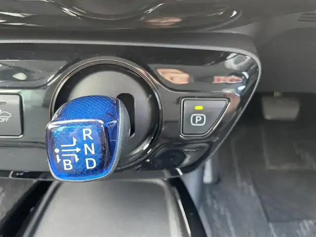 トヨタ プリウス A ツーリングセレクション 栃木県 2019(令1)年 3.4万km 黒 トヨタセーフティセンス/・プリクラッシュセーフティ/・レーントレーシングアシスト/・ロードサインアシスト/・レーダークルーズコントロール/・クリアランスソナー/・パーキングサポートブレーキ/・ブラインドスポットモニター/・リアクロストラフィックアラート/・オートマチックハイビーム/純正９インチSDナビ/・フルセグTV/・CD/DVD/BT/・FM.AM/SD/バックカメラ/社外フルエアロ/ドライブレコーダー/ビルトインETC/D/N席シートヒーター/D席パワーシート/パーキングアシスト/ヘッドアップディスプレイ/革巻きステアリング/ステアリングスイッチ/スマートキー/スペアキー/プッシュスタート/純正17インチAW/純正フロアマット/純正ドアバイザー
