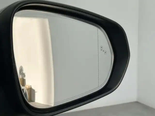 レクサス ＮＸ 350h バージョンL 千葉県 2023(令5)年 2万km ソニックチタニウム 登録時走行距離：19558km/禁煙車/パノラマサンルーフ　/全方位カメラ　/ビルトインＥＴＣ2.0　/ＬＥＸＵＳチームメイト　/ヘッドアップディスプレイ　/LEXUSセーフティセンス/レーダークルーズコントロール　　/ブラインドスポットモニター　/シートベンチレーション＆ヒーター/黒本革シート/電子インナーミラー/純正14型ディスプレイオーディオplus/CD＆DVDデッキ/Bluetooth＆フルセグTV＆AM＆FM/3眼LEDヘッドアップディスプレイ/前席パワーシート（運転席メモリー付き）/電動バックドア/アイドリングストップ/ウィンカーミラー/プッシュスタート/パドルシフト