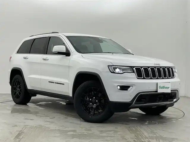 クライスラー・ジープ ジープ グランドチェロキー LTD 富山県 2018(平30)年 8.4万km パール 4WD/純正ナビ（AM/FM/CD/DVD/AUX/USB/SD/BT）/フルセグTV/バックカメラ/アダプティブパークセンス/パークセンス/パークアシスト/アダプティブクルーズコントロール/ブラインドスポットモニター/ヒルスタートアシスト/コーナーセンサー前後/ドライブレコーダー前後/ETC/レーダー探知機/パドルシフト/レザーシート/D席メモリ付きシート/前席パワーシート/全席シートヒーター/ステアリングヒーター/サイドミラーヒーター/社外18インチAW/HIDヘッドライト/オートライト/プッシュスタート/アイドリングストップ