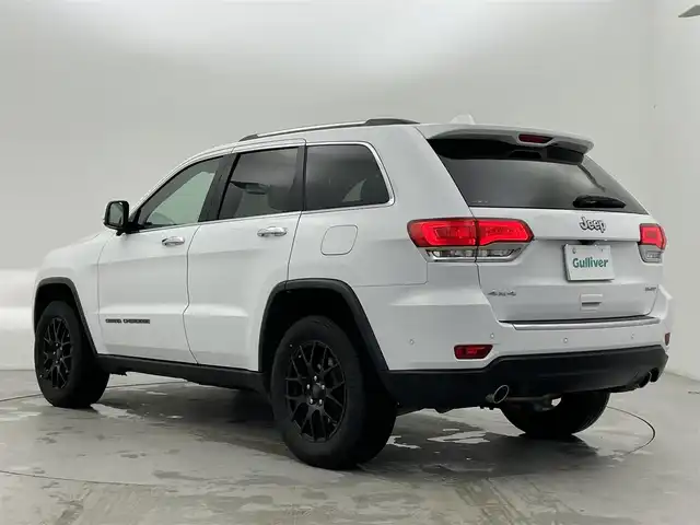クライスラー・ジープ ジープ グランドチェロキー LTD 富山県 2018(平30)年 8.4万km パール 4WD/純正ナビ（AM/FM/CD/DVD/AUX/USB/SD/BT）/フルセグTV/バックカメラ/アダプティブパークセンス/パークセンス/パークアシスト/アダプティブクルーズコントロール/ブラインドスポットモニター/ヒルスタートアシスト/コーナーセンサー前後/ドライブレコーダー前後/ETC/レーダー探知機/パドルシフト/レザーシート/D席メモリ付きシート/前席パワーシート/全席シートヒーター/ステアリングヒーター/サイドミラーヒーター/社外18インチAW/HIDヘッドライト/オートライト/プッシュスタート/アイドリングストップ