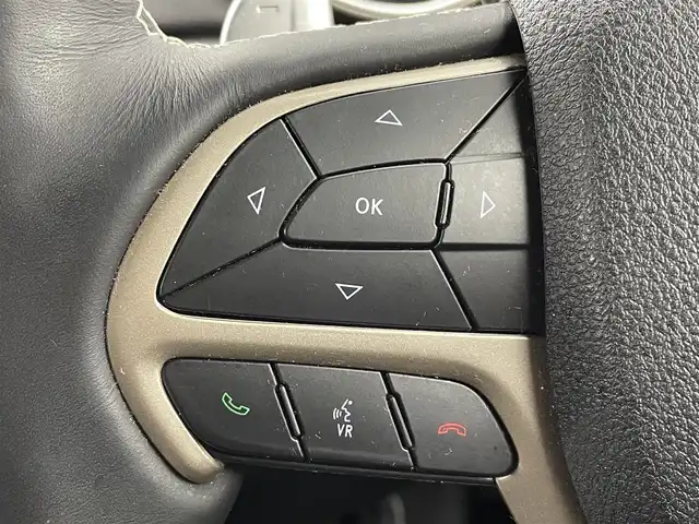 クライスラー・ジープ ジープ グランドチェロキー LTD 富山県 2018(平30)年 8.4万km パール 4WD/純正ナビ（AM/FM/CD/DVD/AUX/USB/SD/BT）/フルセグTV/バックカメラ/アダプティブパークセンス/パークセンス/パークアシスト/アダプティブクルーズコントロール/ブラインドスポットモニター/ヒルスタートアシスト/コーナーセンサー前後/ドライブレコーダー前後/ETC/レーダー探知機/パドルシフト/レザーシート/D席メモリ付きシート/前席パワーシート/全席シートヒーター/ステアリングヒーター/サイドミラーヒーター/社外18インチAW/HIDヘッドライト/オートライト/プッシュスタート/アイドリングストップ
