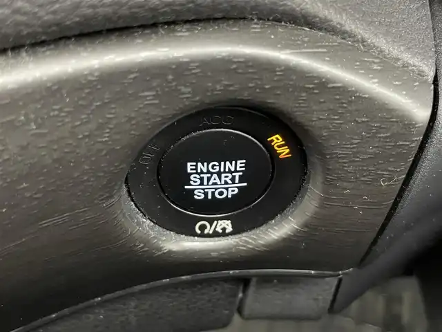 クライスラー・ジープ ジープ グランドチェロキー LTD 富山県 2018(平30)年 8.4万km パール 4WD/純正ナビ（AM/FM/CD/DVD/AUX/USB/SD/BT）/フルセグTV/バックカメラ/アダプティブパークセンス/パークセンス/パークアシスト/アダプティブクルーズコントロール/ブラインドスポットモニター/ヒルスタートアシスト/コーナーセンサー前後/ドライブレコーダー前後/ETC/レーダー探知機/パドルシフト/レザーシート/D席メモリ付きシート/前席パワーシート/全席シートヒーター/ステアリングヒーター/サイドミラーヒーター/社外18インチAW/HIDヘッドライト/オートライト/プッシュスタート/アイドリングストップ
