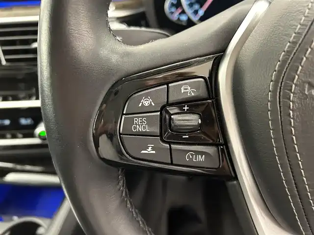 ＢＭＷ ５２３ｄ ラグジュアリー 岡山県 2018(平30)年 2.7万km ミネラルホワイト レザーシート（ブラック）/純正iDriveナビ/360°カメラ/PDC/パーキングアシスト/Bluetooth/USB/フルセグTV/BMWアシスタンス/SOSコール/シートヒーター/パワーシート/ACC/歩行者警告/衝突警告/車線逸脱警告/車線変更警告/側面衝突警告/ステアリングサポート/ブレーキAH/ミラー一体型ETC/アンビエントライト/アダプティブLEDライト/ドアバイザー/保証書/取扱説明書