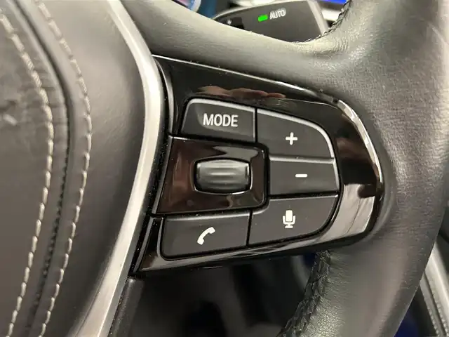 ＢＭＷ ５２３ｄ ラグジュアリー 岡山県 2018(平30)年 2.7万km ミネラルホワイト レザーシート（ブラック）/純正iDriveナビ/360°カメラ/PDC/パーキングアシスト/Bluetooth/USB/フルセグTV/BMWアシスタンス/SOSコール/シートヒーター/パワーシート/ACC/歩行者警告/衝突警告/車線逸脱警告/車線変更警告/側面衝突警告/ステアリングサポート/ブレーキAH/ミラー一体型ETC/アンビエントライト/アダプティブLEDライト/ドアバイザー/保証書/取扱説明書
