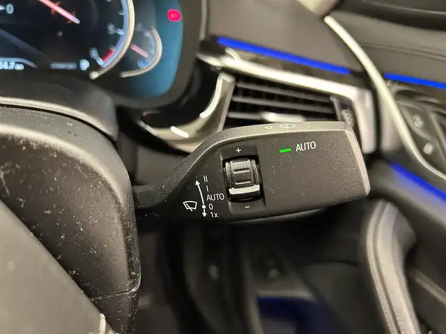ＢＭＷ ５２３ｄ ラグジュアリー 岡山県 2018(平30)年 2.7万km ミネラルホワイト レザーシート（ブラック）/純正iDriveナビ/360°カメラ/PDC/パーキングアシスト/Bluetooth/USB/フルセグTV/BMWアシスタンス/SOSコール/シートヒーター/パワーシート/ACC/歩行者警告/衝突警告/車線逸脱警告/車線変更警告/側面衝突警告/ステアリングサポート/ブレーキAH/ミラー一体型ETC/アンビエントライト/アダプティブLEDライト/ドアバイザー/保証書/取扱説明書