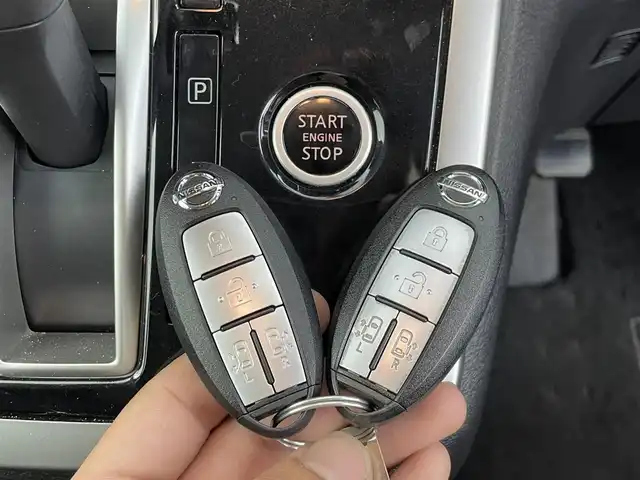 日産 セレナ ハイウェイスター Vセレクション 群馬県 2018(平30)年 5.5万km ブリリアントシルバー 純正9インチナビ/・AM/FM/CD/DVD/Blu-ray/SD/USB/AUX/Bluetooth/フルセグTV/純正フリップダウンモニター/アラウンドビューモニター/エマージェンシーブレーキ/車線逸脱警報システム/ハンズフリーパワースライドドア/純正ドライブレコーダー/アイドリングストップ/スマートキー×2本/プッシュスタート/ETC