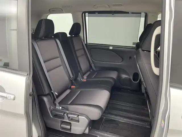 日産 セレナ ハイウェイスター Vセレクション 群馬県 2018(平30)年 5.5万km ブリリアントシルバー 純正9インチナビ/・AM/FM/CD/DVD/Blu-ray/SD/USB/AUX/Bluetooth/フルセグTV/純正フリップダウンモニター/アラウンドビューモニター/エマージェンシーブレーキ/車線逸脱警報システム/ハンズフリーパワースライドドア/純正ドライブレコーダー/アイドリングストップ/スマートキー×2本/プッシュスタート/ETC