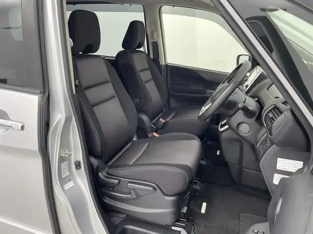 日産 セレナ ハイウェイスター Vセレクション 群馬県 2018(平30)年 5.5万km ブリリアントシルバー 純正9インチナビ/・AM/FM/CD/DVD/Blu-ray/SD/USB/AUX/Bluetooth/フルセグTV/純正フリップダウンモニター/アラウンドビューモニター/エマージェンシーブレーキ/車線逸脱警報システム/ハンズフリーパワースライドドア/純正ドライブレコーダー/アイドリングストップ/スマートキー×2本/プッシュスタート/ETC